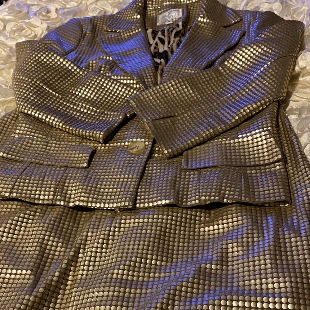 Alberto Makali Gold Blazer & Skirt - Picture 1 of 9